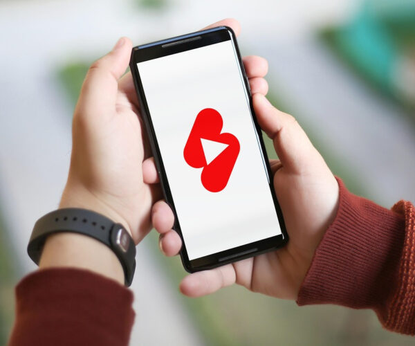Télécharger une vidéo YouTube sur téléphone : les avantages et inconvénients