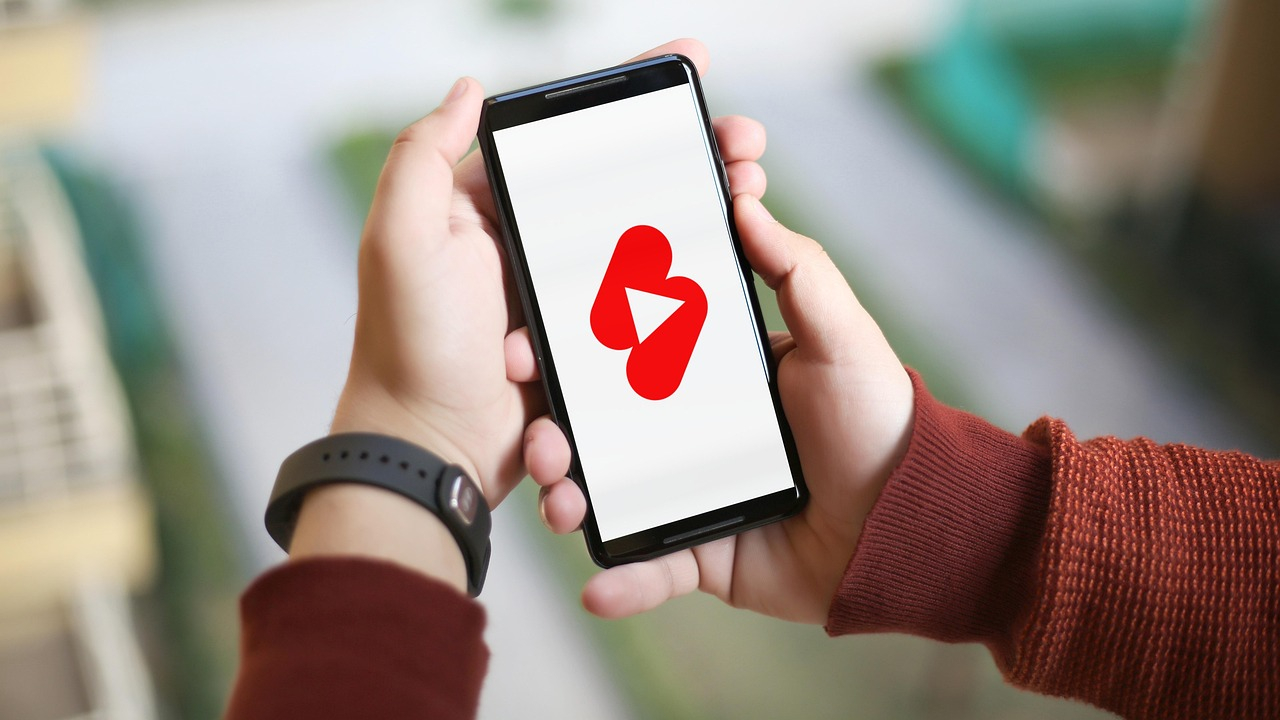 Télécharger une vidéo YouTube sur téléphone : les avantages et inconvénients